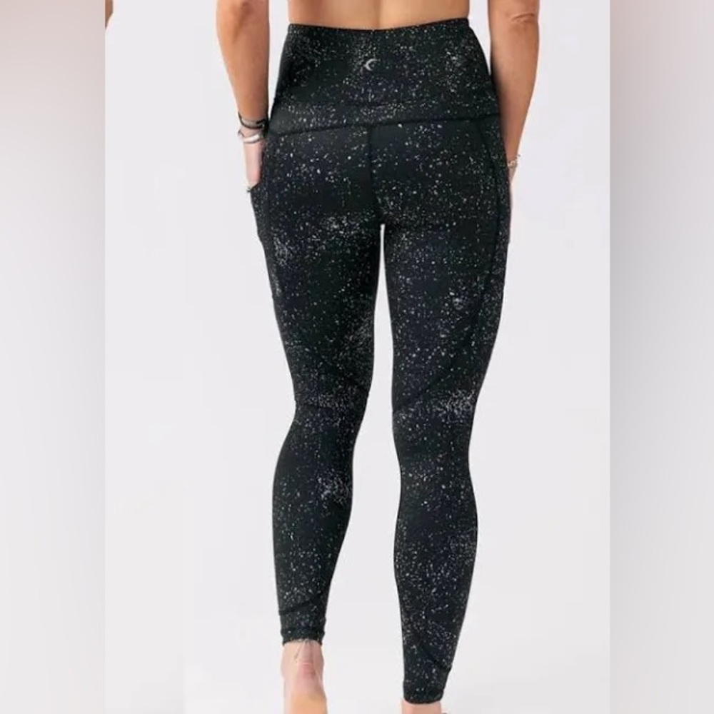 🌙ZYIA Active Black and White Speckled Leggings (size 0)